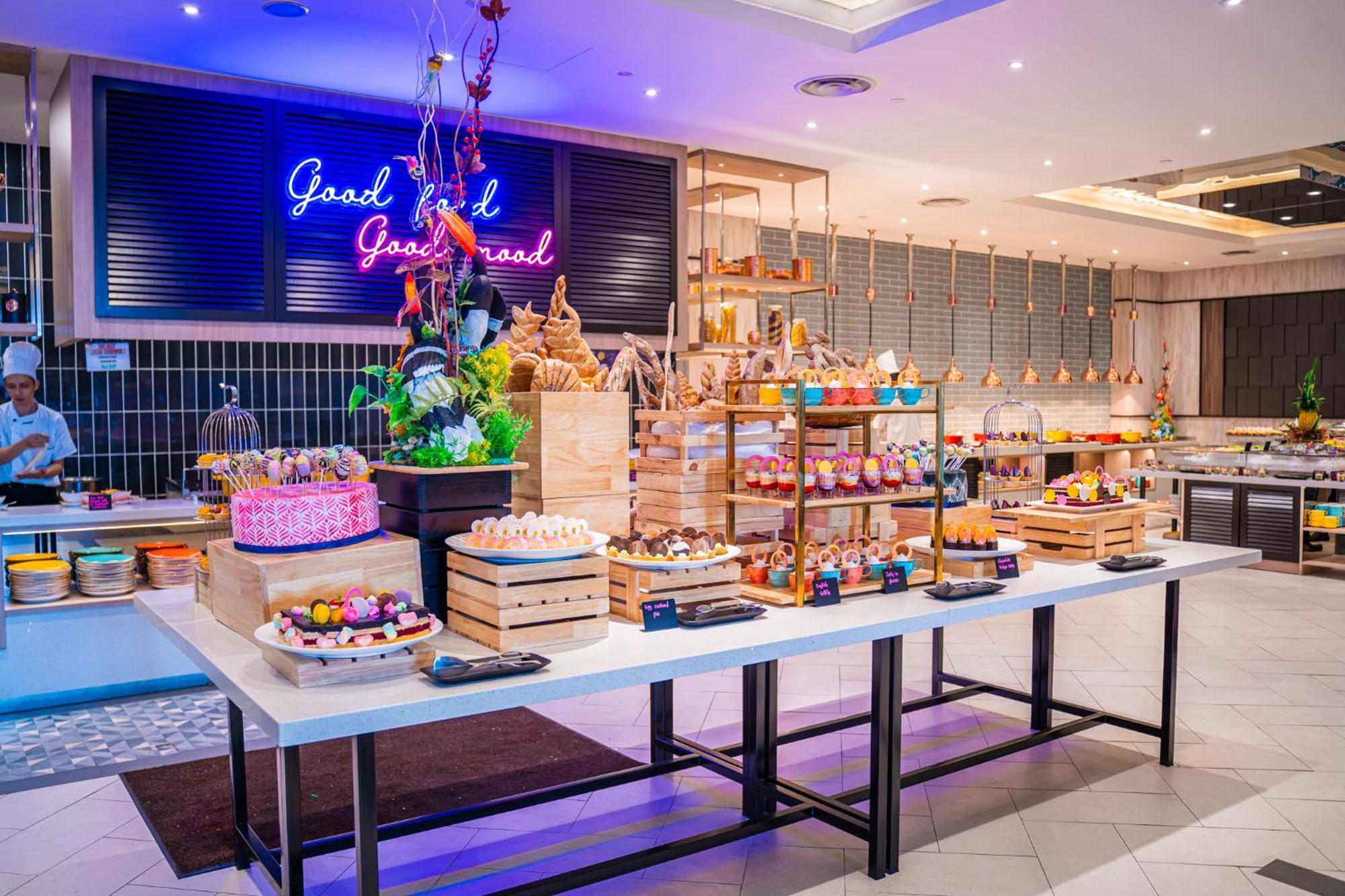 The Waterfront Hotel Kuching Eksteriør bilde The dessert counter at the buffet