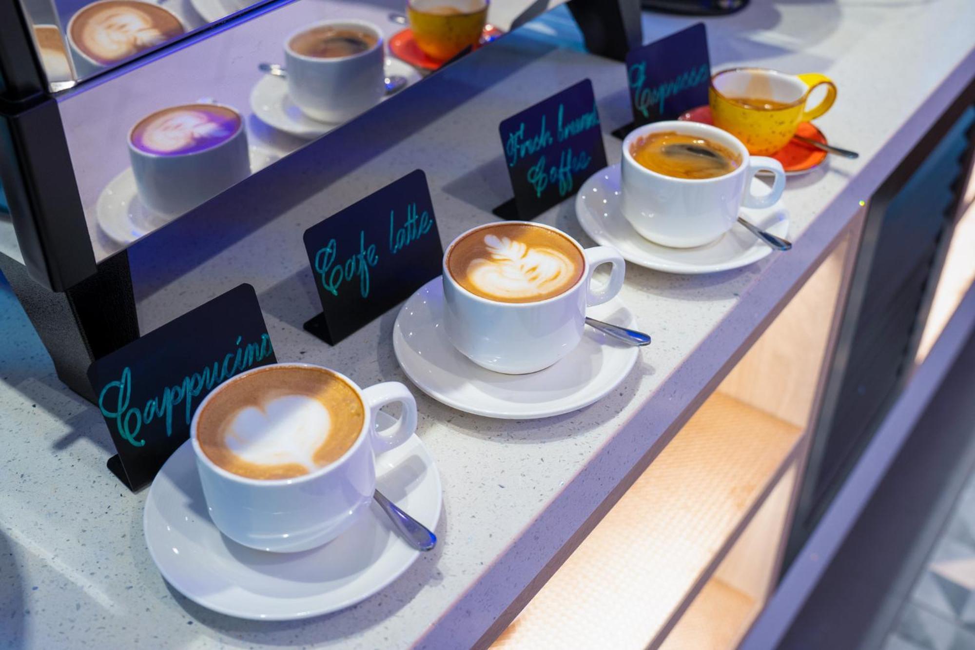The Waterfront Hotel Kuching Eksteriør bilde Coffee at the airport
