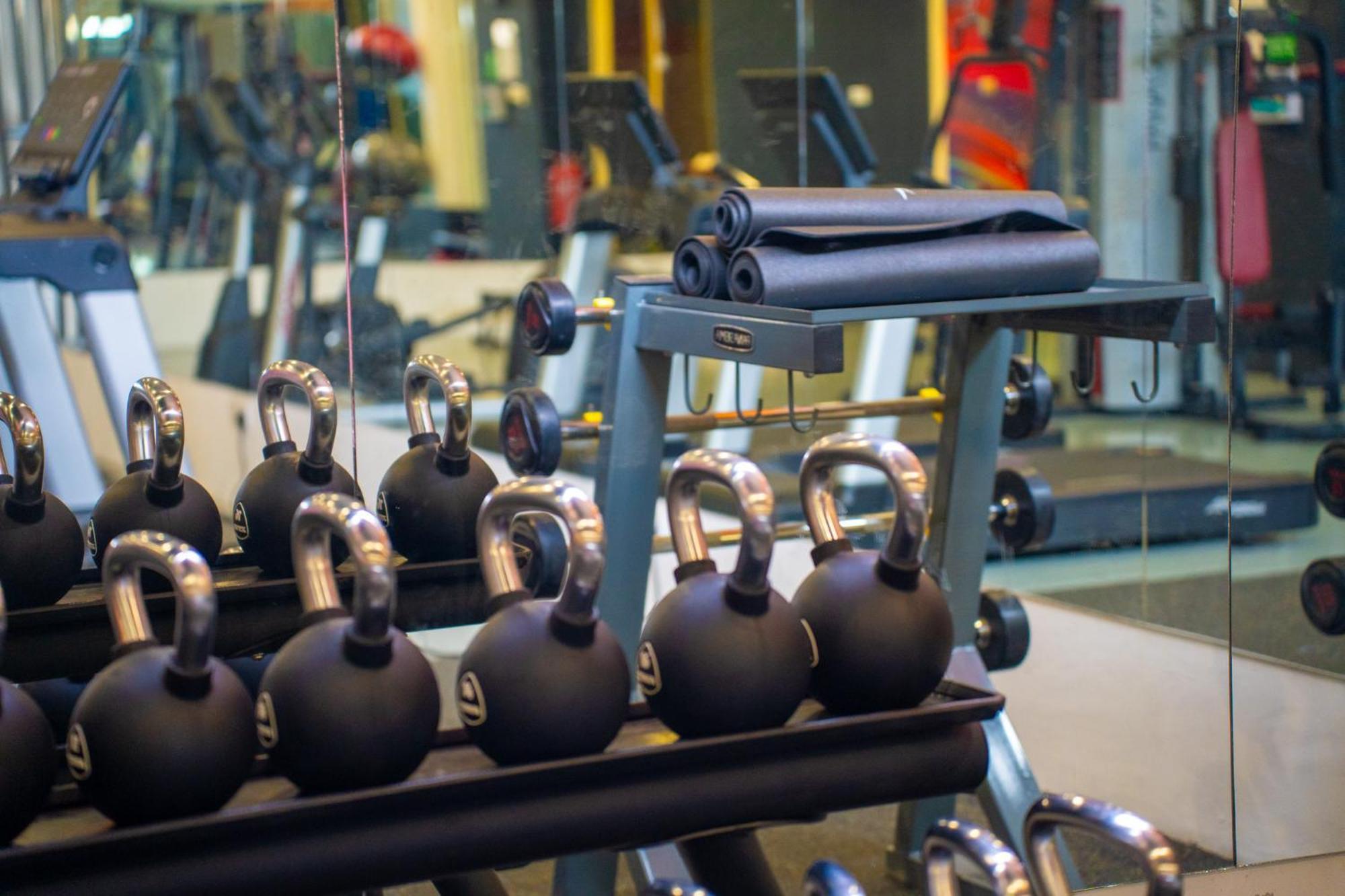 The Waterfront Hotel Kuching Eksteriør bilde Kettlebells in a gym