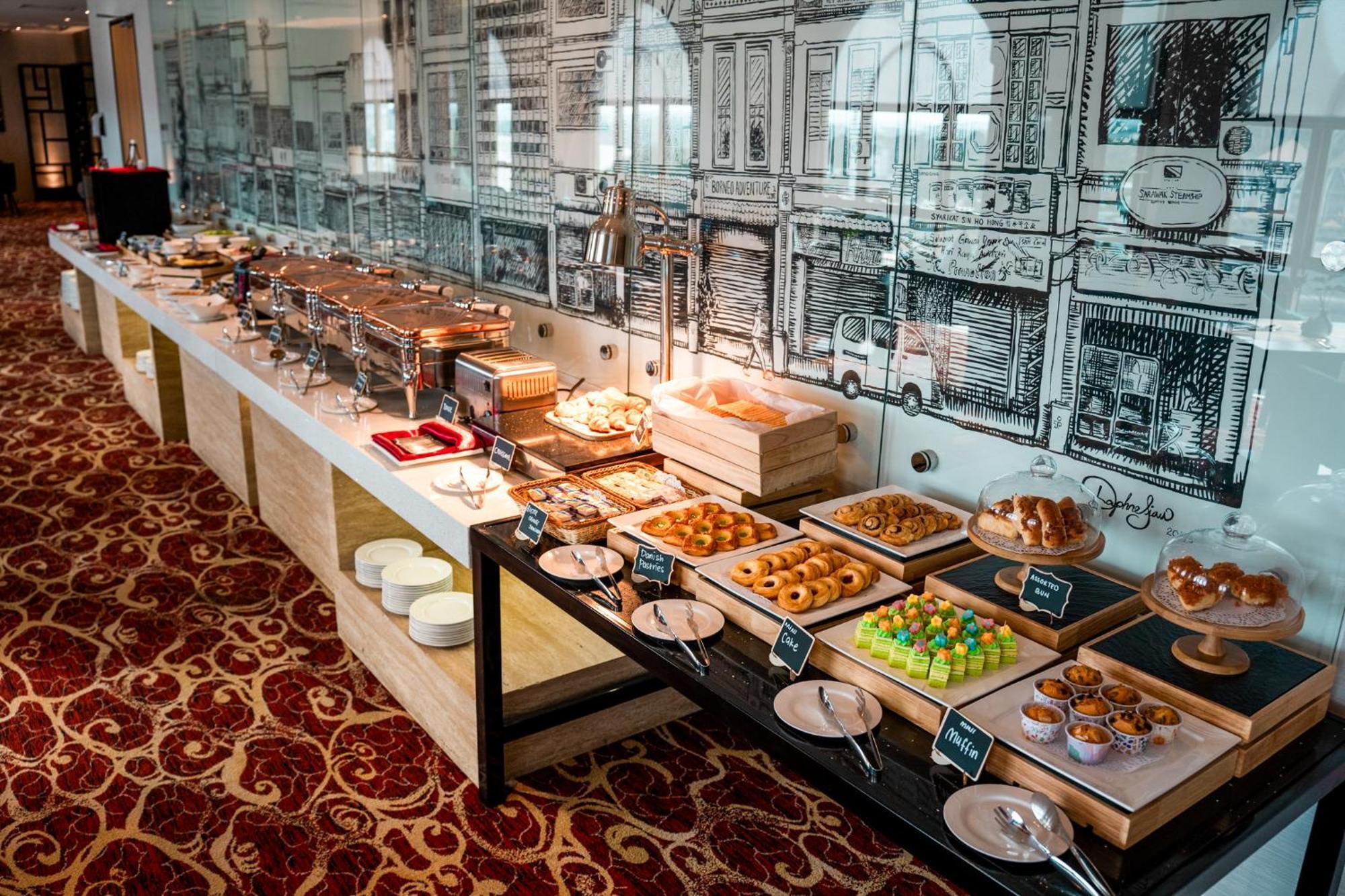 The Waterfront Hotel Kuching Eksteriør bilde A buffet at a hotel