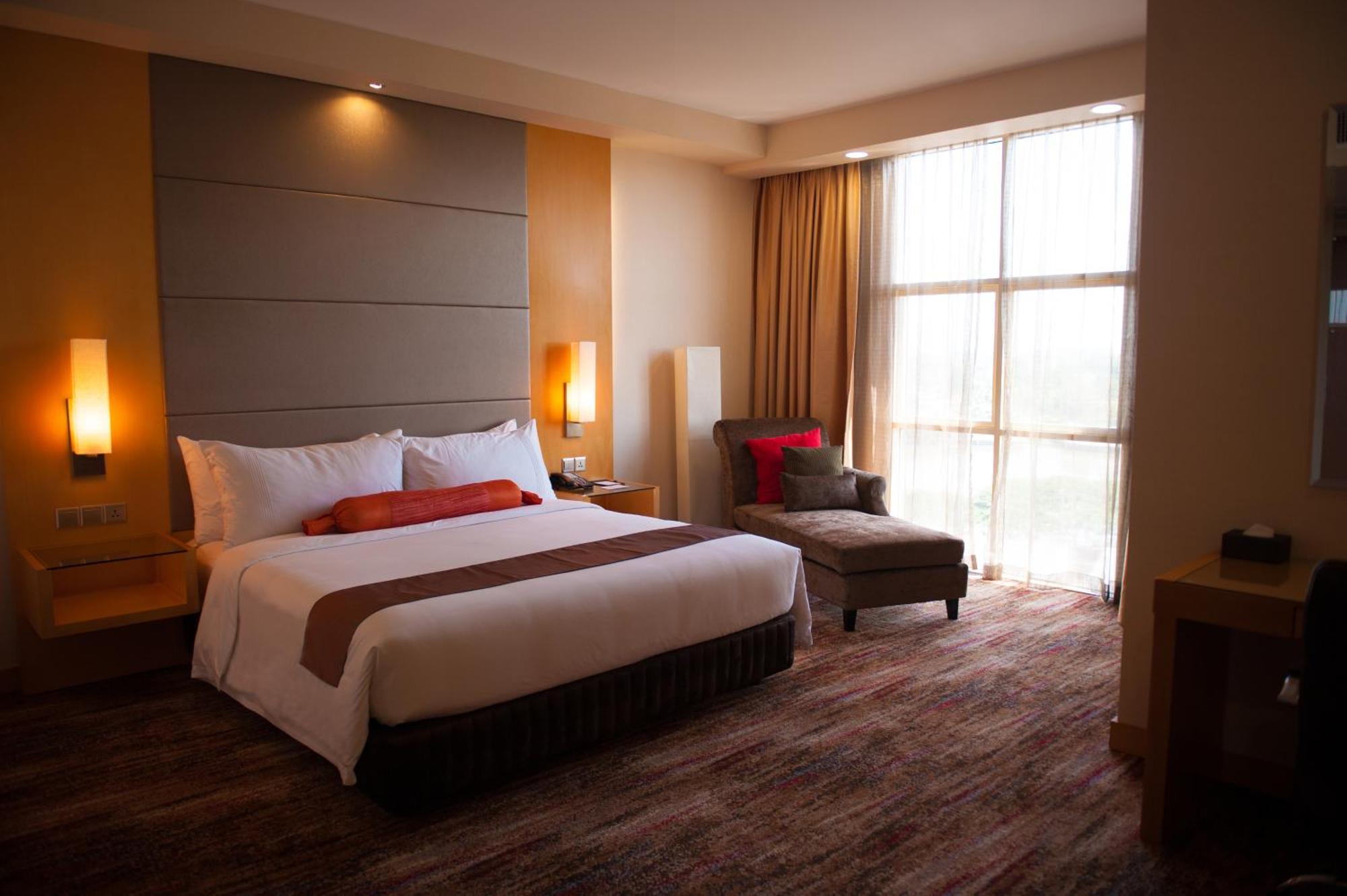 The Waterfront Hotel Kuching Eksteriør bilde A room at the hotel