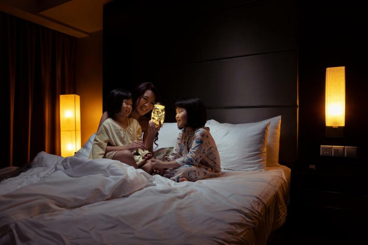 The Waterfront Hotel Kuching Eksteriør bilde A scene from the film
